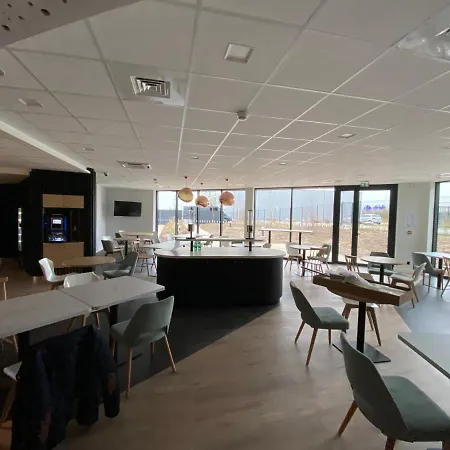 Akena Troyes - La Chapelle St-luc Hotel 3*