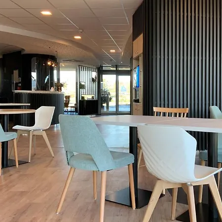 Hotel Akena Troyes - La Chapelle St-luc Les Noes-pres-Troyes
