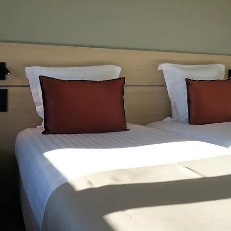 Akena Troyes - La Chapelle St-luc Hotel 3*