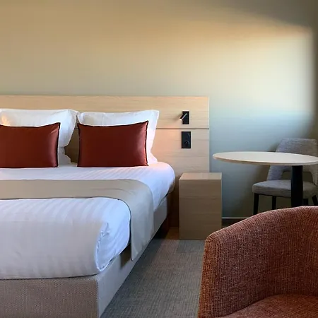 Hotel Akena Troyes - La Chapelle St-luc 3*