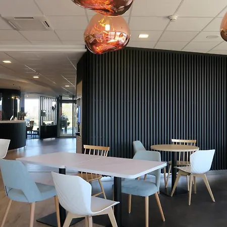 Hotel Akena Troyes - La Chapelle St-luc Les Noes-pres-Troyes