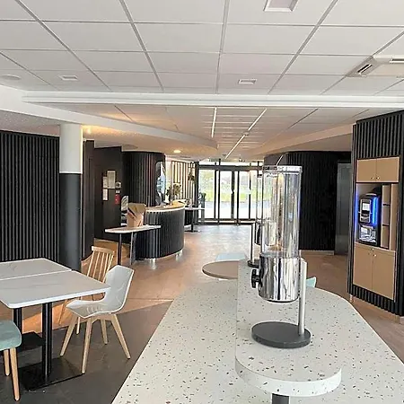 Akena Troyes - La Chapelle St-luc Otel 3*