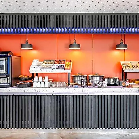 Akena Troyes - La Chapelle St-luc Otel 3*