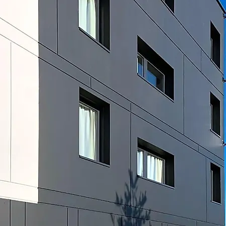 Akena Troyes - La Chapelle St-luc Otel 3*