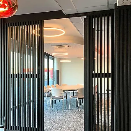 Akena Troyes - La Chapelle St-luc Otel 3*