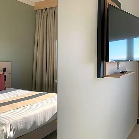 Akena Troyes - La Chapelle St-luc Otel 3*