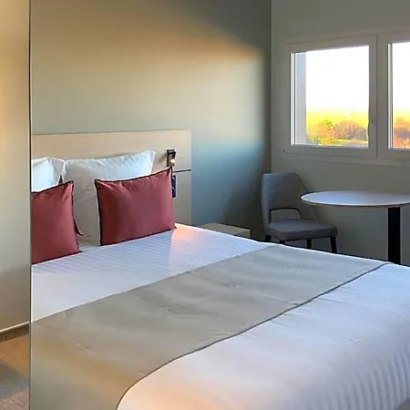 Hotel Akena Troyes - La Chapelle St-luc 3*