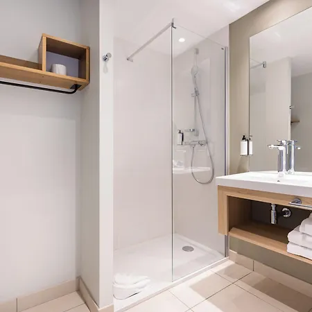 Akena Troyes - La Chapelle St-luc Hotel 3*
