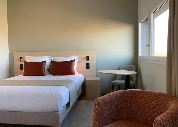 Akena Troyes - La Chapelle St-luc Hotel 3*