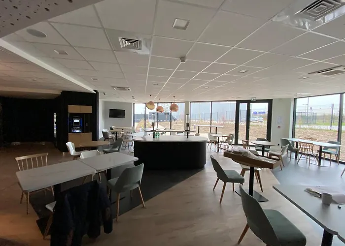 Akena Troyes - La Chapelle St-luc Hotel 3*