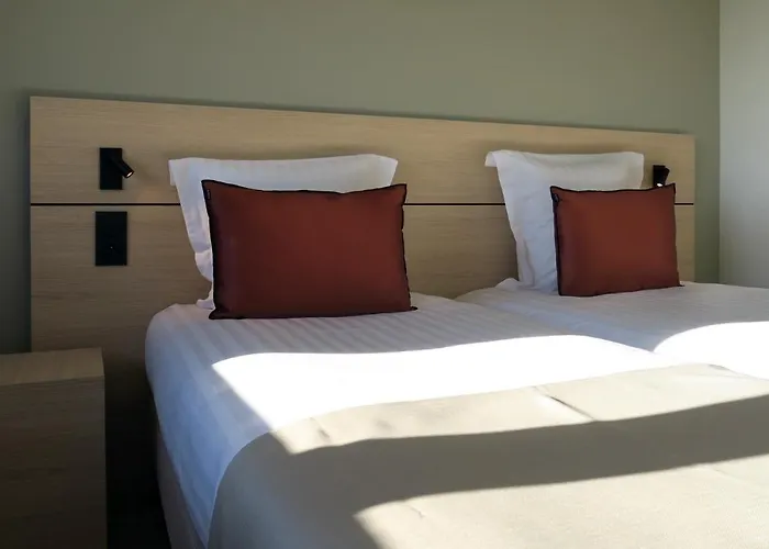 Akena Troyes - La Chapelle St-luc Hotel 3*