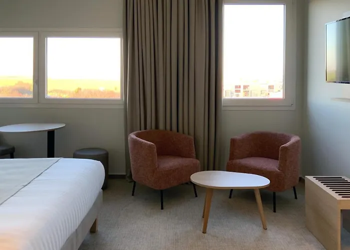 Hotel Akena Troyes - La Chapelle St-luc 3*